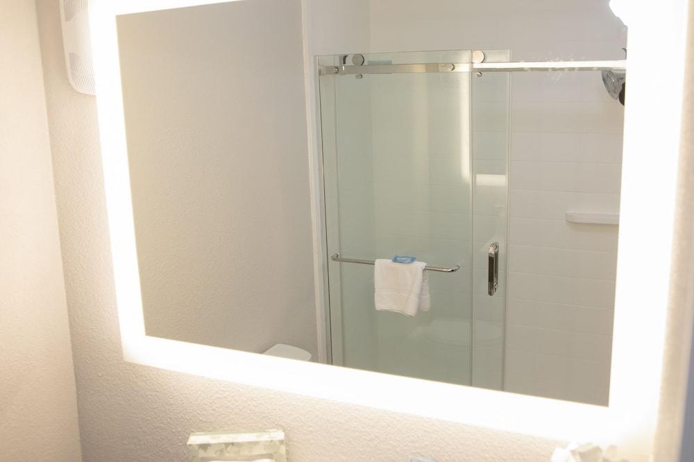 Express & North By Ihg Colorado Springs