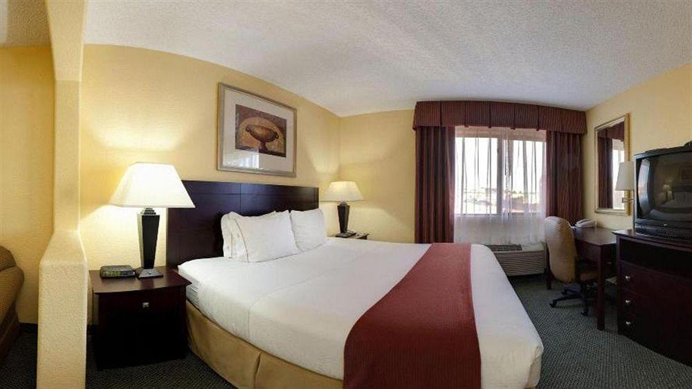 Express & North By Ihg Hotel Colorado Springs
